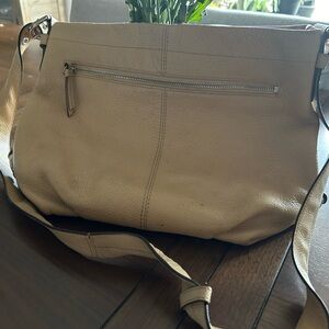 Elegant Tan Leather Shoulder Bag